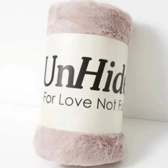 Unhide Other - UnHide Lil' Marsh Blanket in Rose